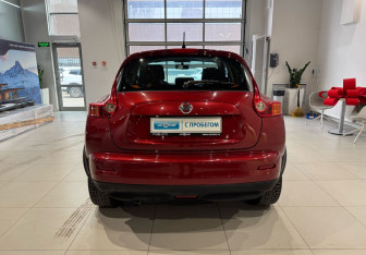 Подержанный автомобиль Nissan Juke 2014 года (5 фото)