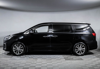 Подержанный автомобиль Kia Carnival 2020 года (8 фото)