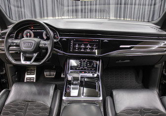 Подержанный автомобиль Audi Q8 2019 года (14 фото)