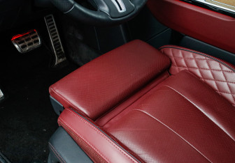 Подержанный автомобиль Hongqi E-HS9 2023 года (25 фото)