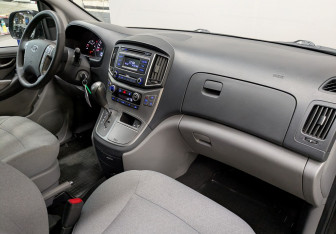 Подержанный автомобиль Hyundai H-1 2021 года (15 фото)