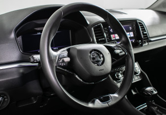 Подержанный автомобиль Skoda Karoq 2021 года (13 фото)