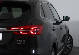 Подержанный автомобиль Hongqi HS5 2024 года (27 фото)