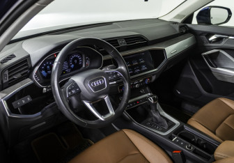 Подержанный автомобиль Audi Q3 2021 года (10 фото)