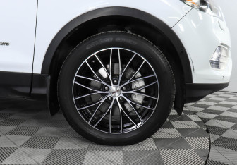 Подержанный автомобиль Ford Kuga 2016 года (5 фото)