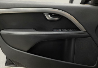 Подержанный автомобиль Volvo S80 2010 года (15 фото)