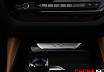 Подержанный автомобиль BMW X4 2024 года (21 фото)