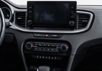 Подержанный автомобиль Kia Ceed Wagon 2021 года (8 фото)