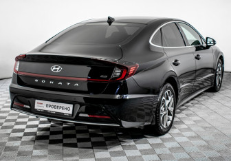 Подержанный автомобиль Hyundai Sonata 2022 года (5 фото)