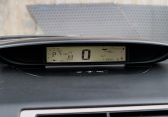 Подержанный автомобиль Citroen C4 Hatchback 2010 года (17 фото)