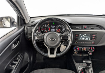 Подержанный автомобиль Kia Rio Hatchback 2021 года (21 фото)