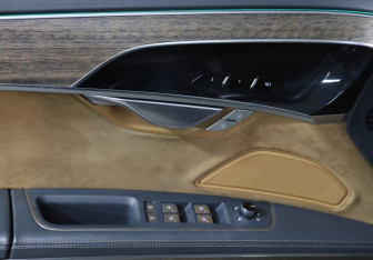 Подержанный автомобиль Audi A8 2019 года (16 фото)