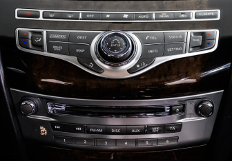 Подержанный автомобиль Infiniti QX60 2014 года (21 фото)