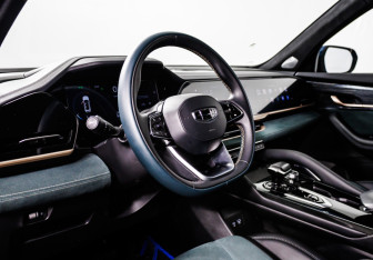 Подержанный автомобиль Geely Monjaro 2023 года (13 фото)