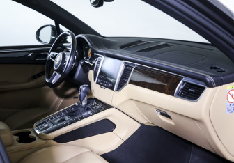 Подержанный автомобиль Porsche Macan 2017 года (11 фото)