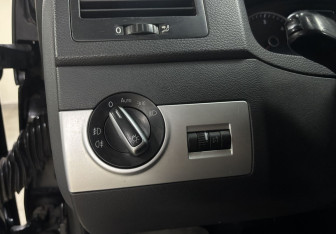 Подержанный автомобиль Volkswagen Multivan 2013 года (30 фото)