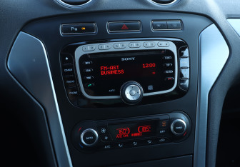 Подержанный автомобиль Ford Mondeo Sedan 2011 года (15 фото)