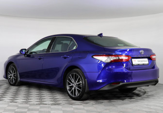 Подержанный автомобиль Toyota Camry Sedan 2021 года (7 фото)