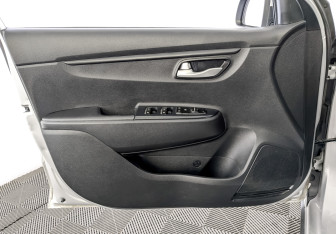 Подержанный автомобиль Kia Rio Hatchback 2021 года (19 фото)