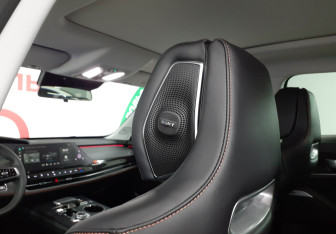 Подержанный автомобиль Changan UNI-K 2023 года (26 фото)