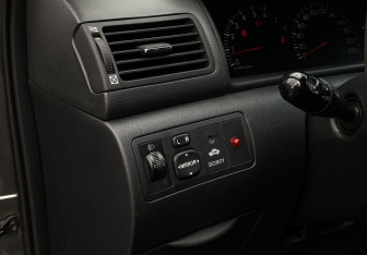 Подержанный автомобиль Toyota Corolla Sedan 2006 года (17 фото)