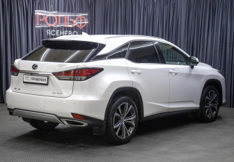 Подержанный автомобиль Lexus RX 2021 года (5 фото)