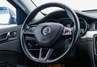 Подержанный автомобиль Skoda Superb Wagon 2014 года (13 фото)