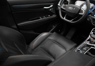Подержанный автомобиль Geely Tugella 2023 года (20 фото)