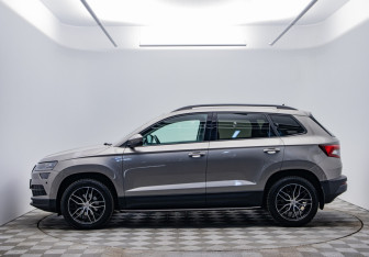 Подержанный автомобиль Skoda Karoq 2021 года (8 фото)