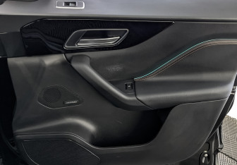 Подержанный автомобиль Jaguar F-Pace 2020 года (24 фото)