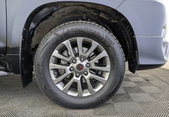 Подержанный автомобиль Toyota Land Cruiser Prado 2019 года (12 фото)