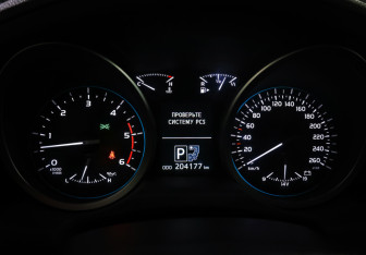 Подержанный автомобиль Toyota Land Cruiser Suv 2012 года (16 фото)