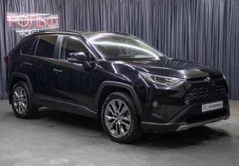 Подержанный автомобиль Toyota RAV4 2020 года (3 фото)