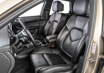 Подержанный автомобиль Porsche Macan 2016 года (20 фото)