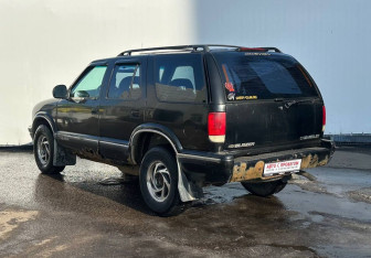 Подержанный автомобиль Chevrolet Blazer 1996 года (7 фото)