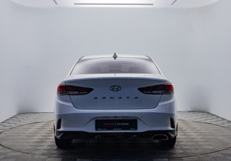 Подержанный автомобиль Hyundai Sonata 2019 года (4 фото)