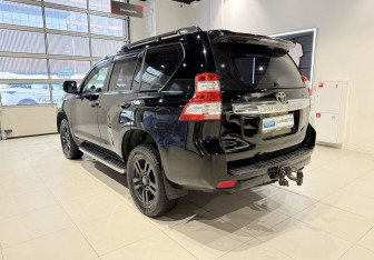 Подержанный автомобиль Toyota Land Cruiser Prado 2011 года (6 фото)