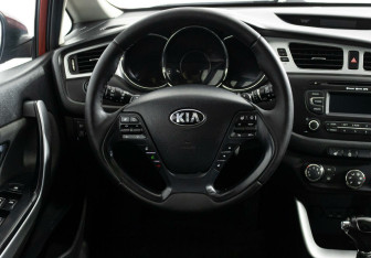 Подержанный автомобиль Kia Ceed Wagon 2013 года (8 фото)