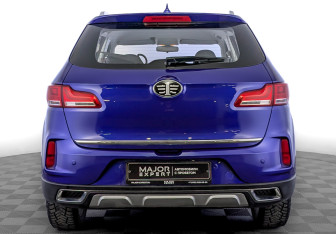 Подержанный автомобиль FAW Besturn X40 2021 года (6 фото)