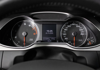 Подержанный автомобиль Audi A4 Sedan 2013 года (12 фото)