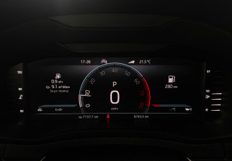 Подержанный автомобиль Skoda Karoq 2021 года (11 фото)