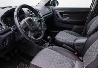 Подержанный автомобиль Skoda Fabia Hatchback 2012 года (9 фото)