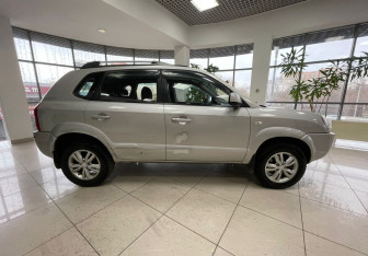 Подержанный автомобиль Hyundai Tucson 2008 года (4 фото)