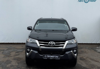 Подержанный автомобиль Toyota Fortuner 2018 года (2 фото)