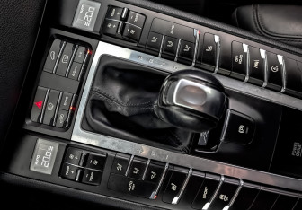 Подержанный автомобиль Porsche Macan 2016 года (25 фото)