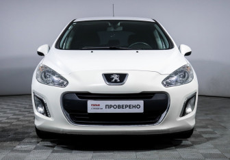 Подержанный автомобиль Peugeot 308 Hatchback 2012 года (2 фото)