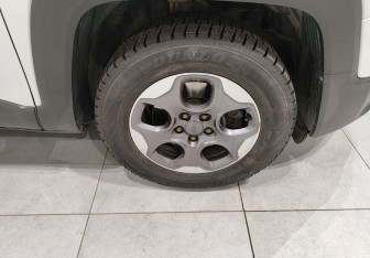 Подержанный автомобиль Jeep Renegade 2016 года (12 фото)