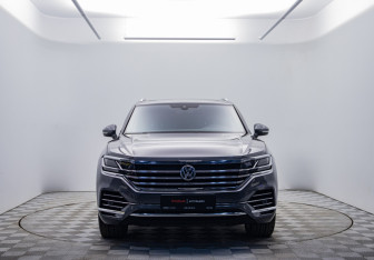 Подержанный автомобиль Volkswagen Touareg 2018 года (2 фото)