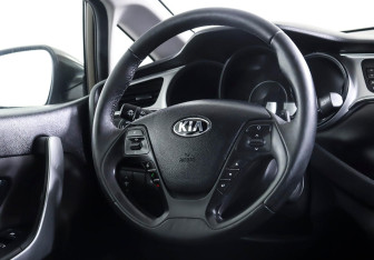 Подержанный автомобиль Kia Ceed Wagon 2017 года (13 фото)