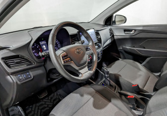 Подержанный автомобиль Hyundai Solaris Sedan 2021 года (16 фото)